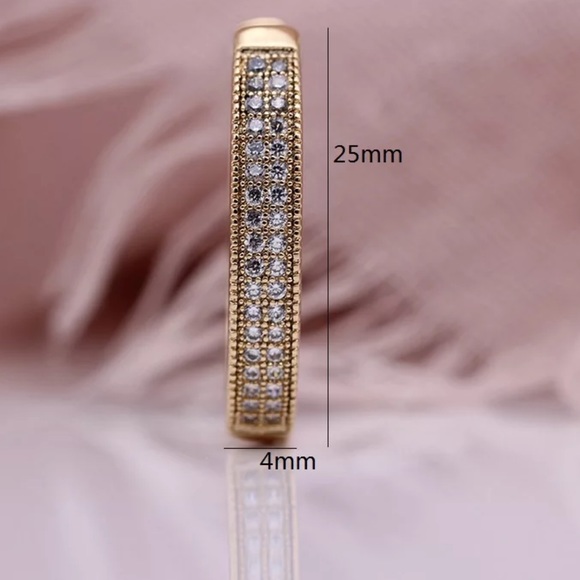 🌟 Gold Hoop Earrings - Picture 2 of 5